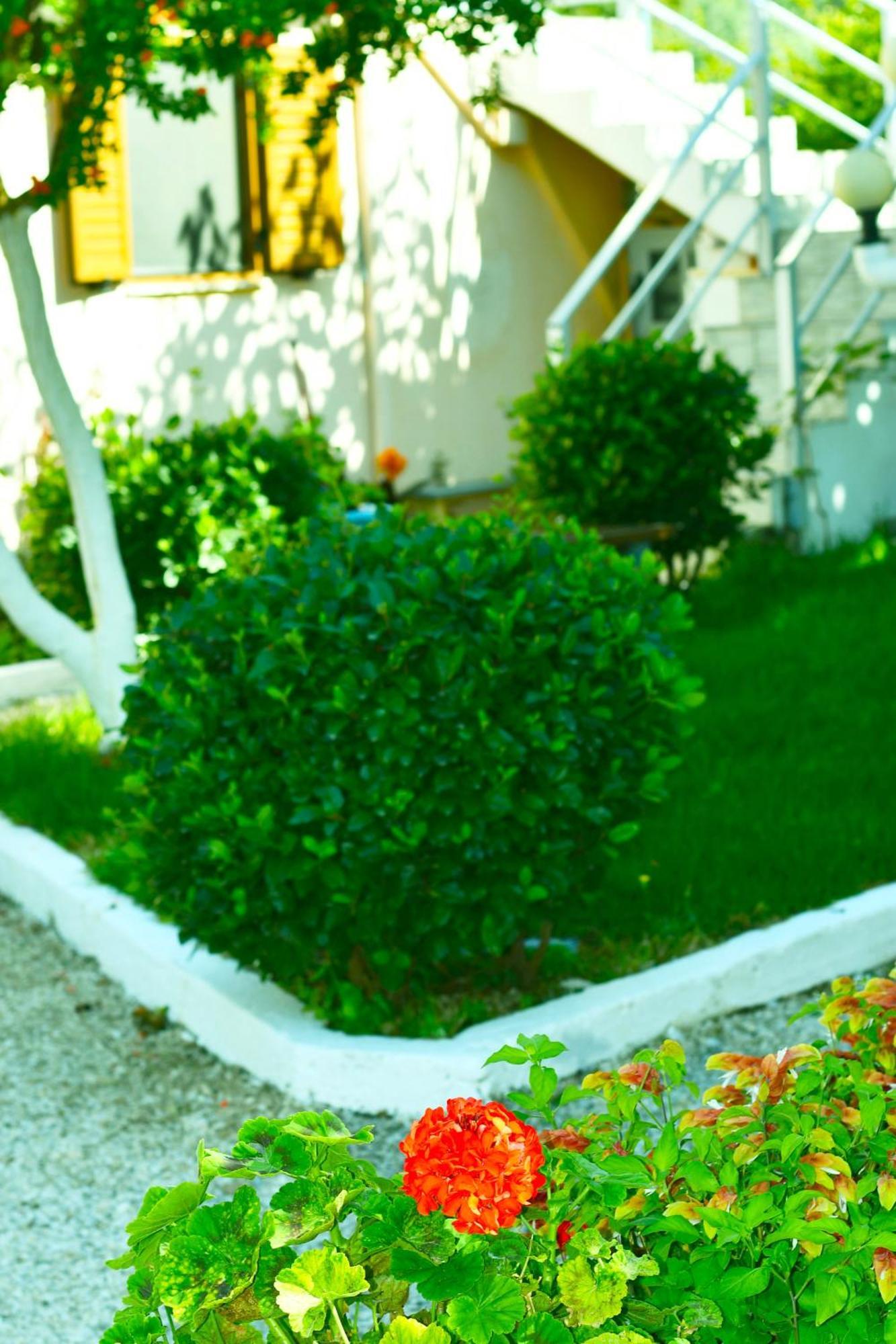 Garden Rooms Химара Экстерьер фото